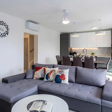 Osvit Grand Deluxe *